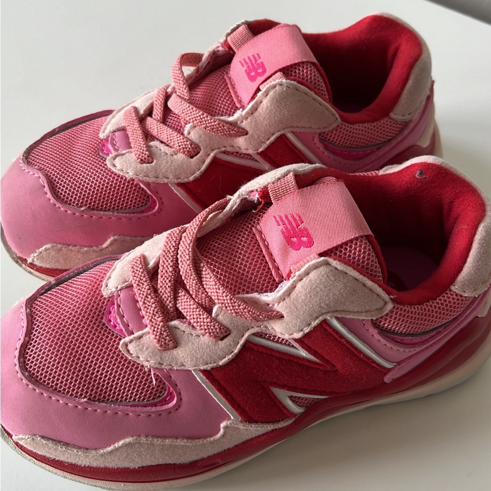 Toddler girl pink/red New Balance - size 8c